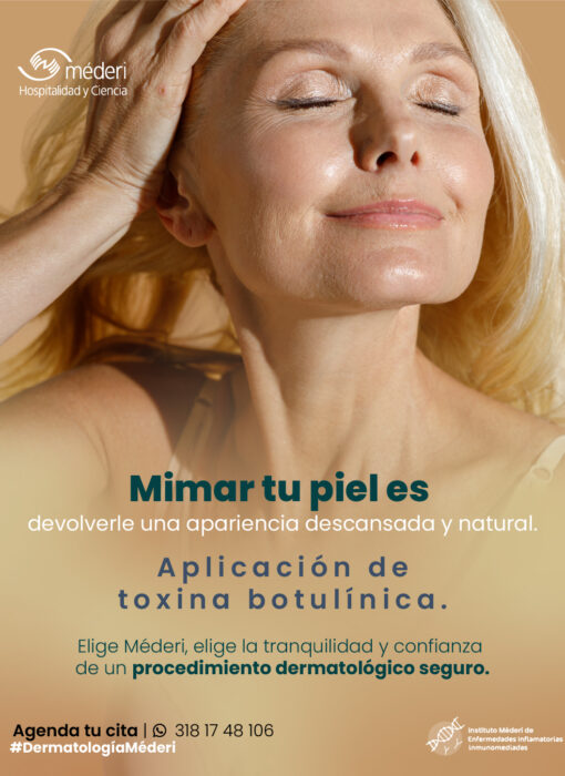 Descuento en Aplicación de Toxina Botulínica - Dermatología Méderi Mujer sonriente tocando su rostro en campaña institucional de dermatología con descuento en toxina botulínica en Méderi